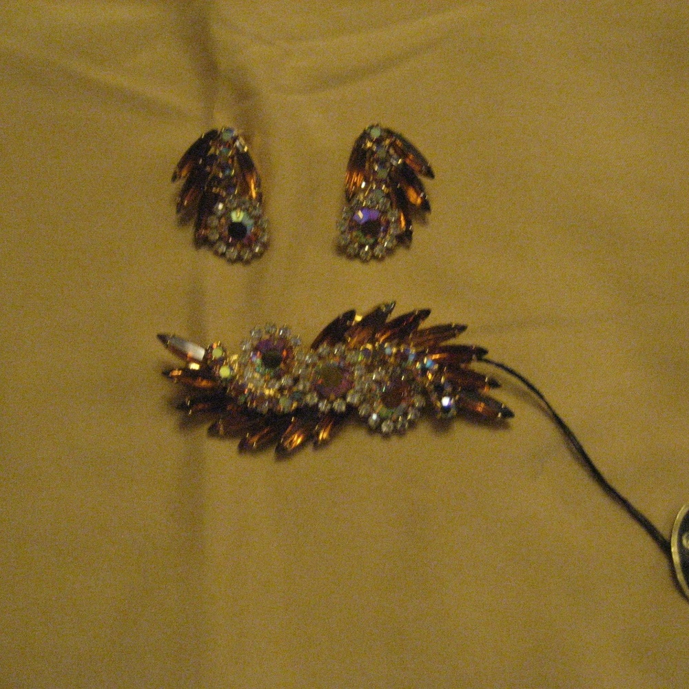 VINTAGE JULIANNA 2PIECE BOOK SET NEVER WORN W/TAG